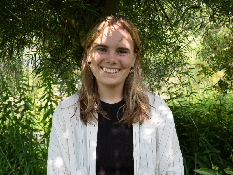 Foto von Raya Keller als Interviewer bei INTO