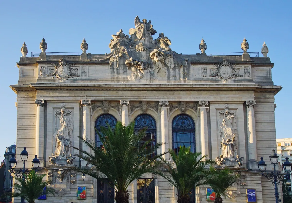 Historisches Gebäude von Privatschule in Lille Frankreich