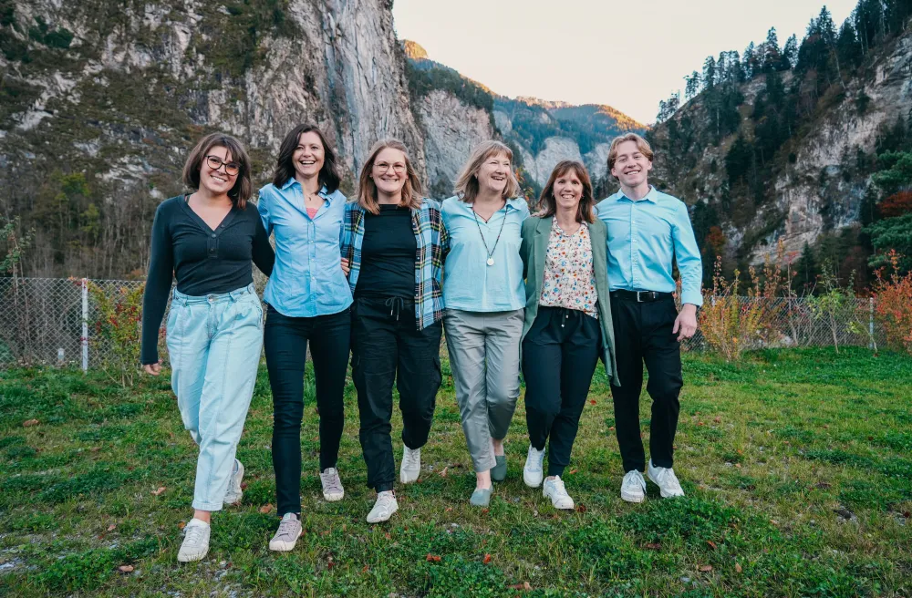 INTO Mitarbeiter Gruppenbild Herbst 2024