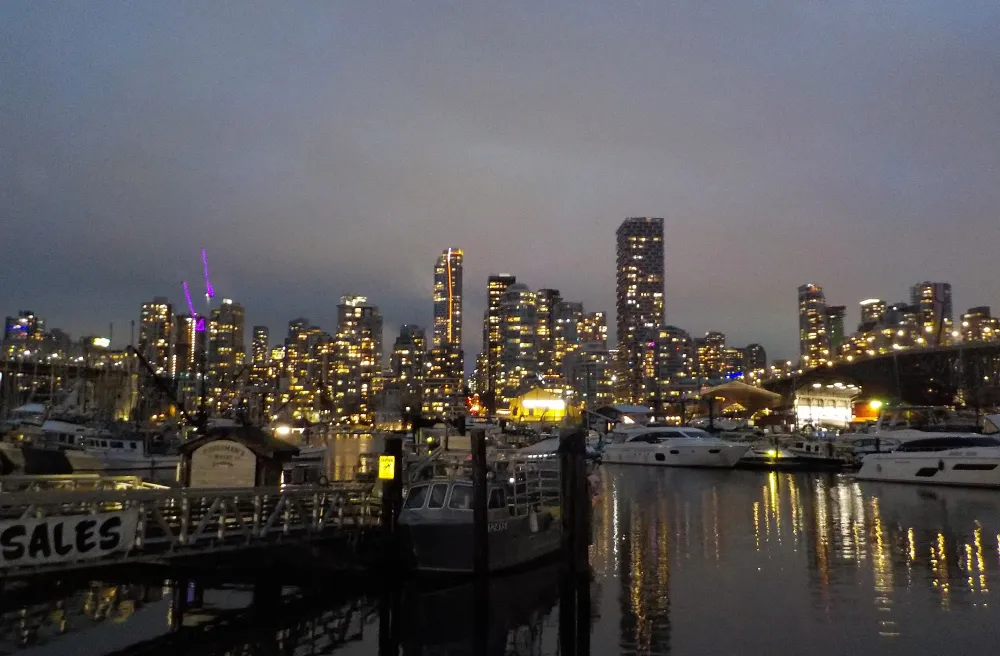 Steg mit Booten in Vancouver 