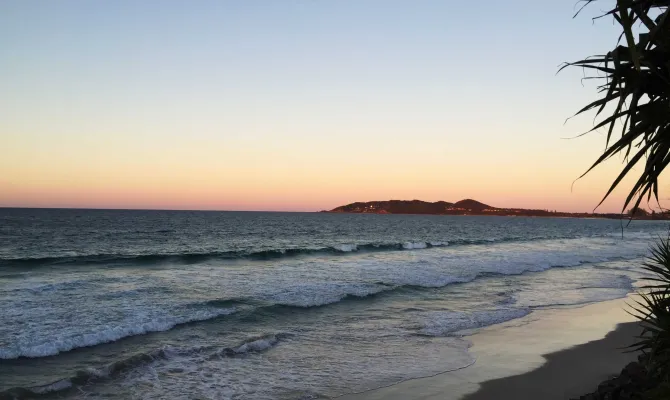 Sonnenuntergangsstimmung an der australischen Küste an einem Beach