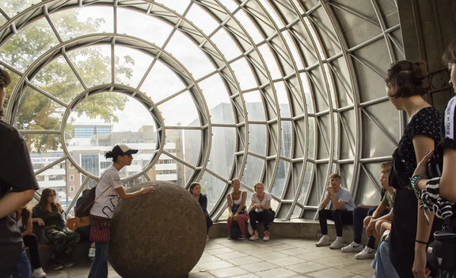 Schüler entdecken ein Monument in San Jose